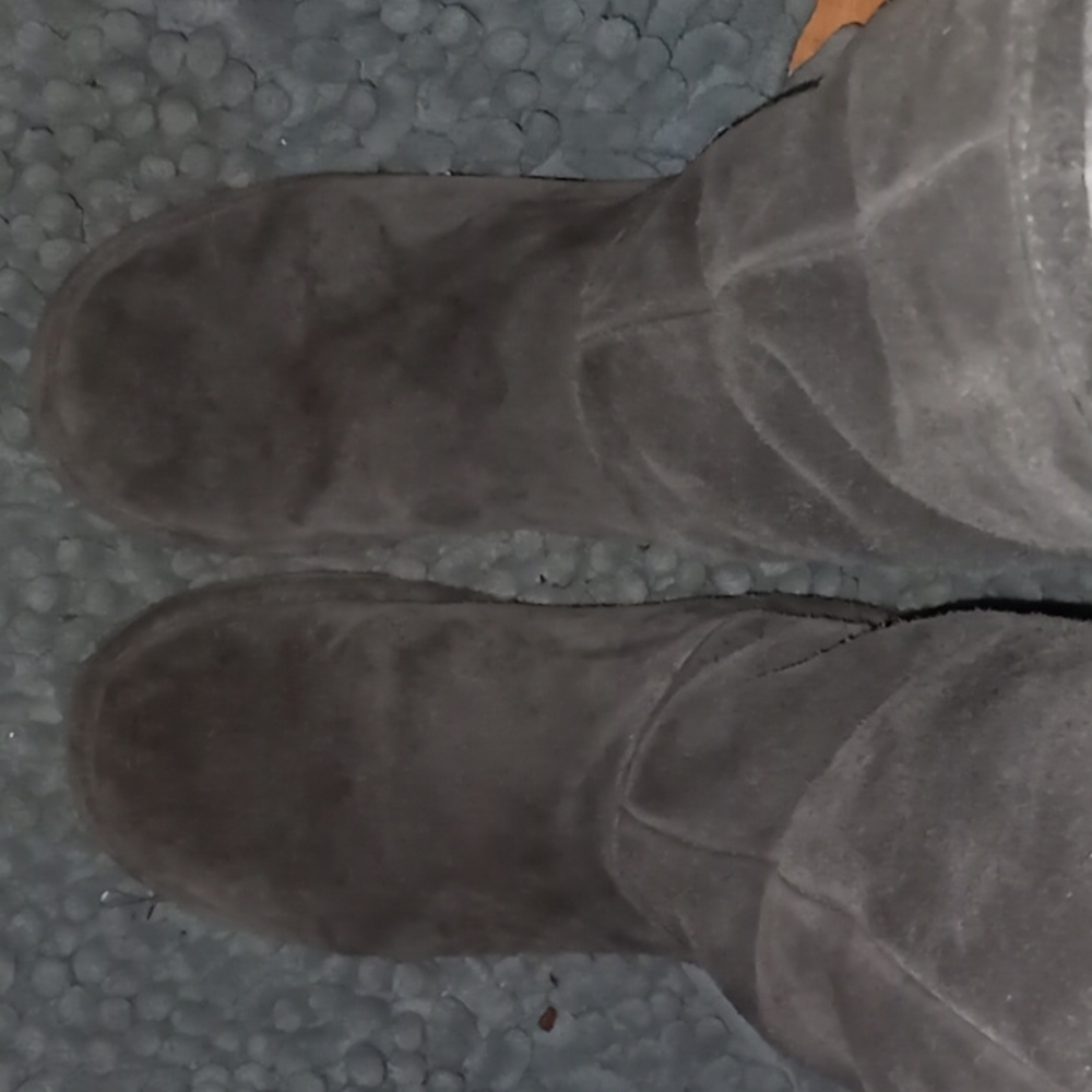 Bearpaw sherpa lined knee length gray boots great condition